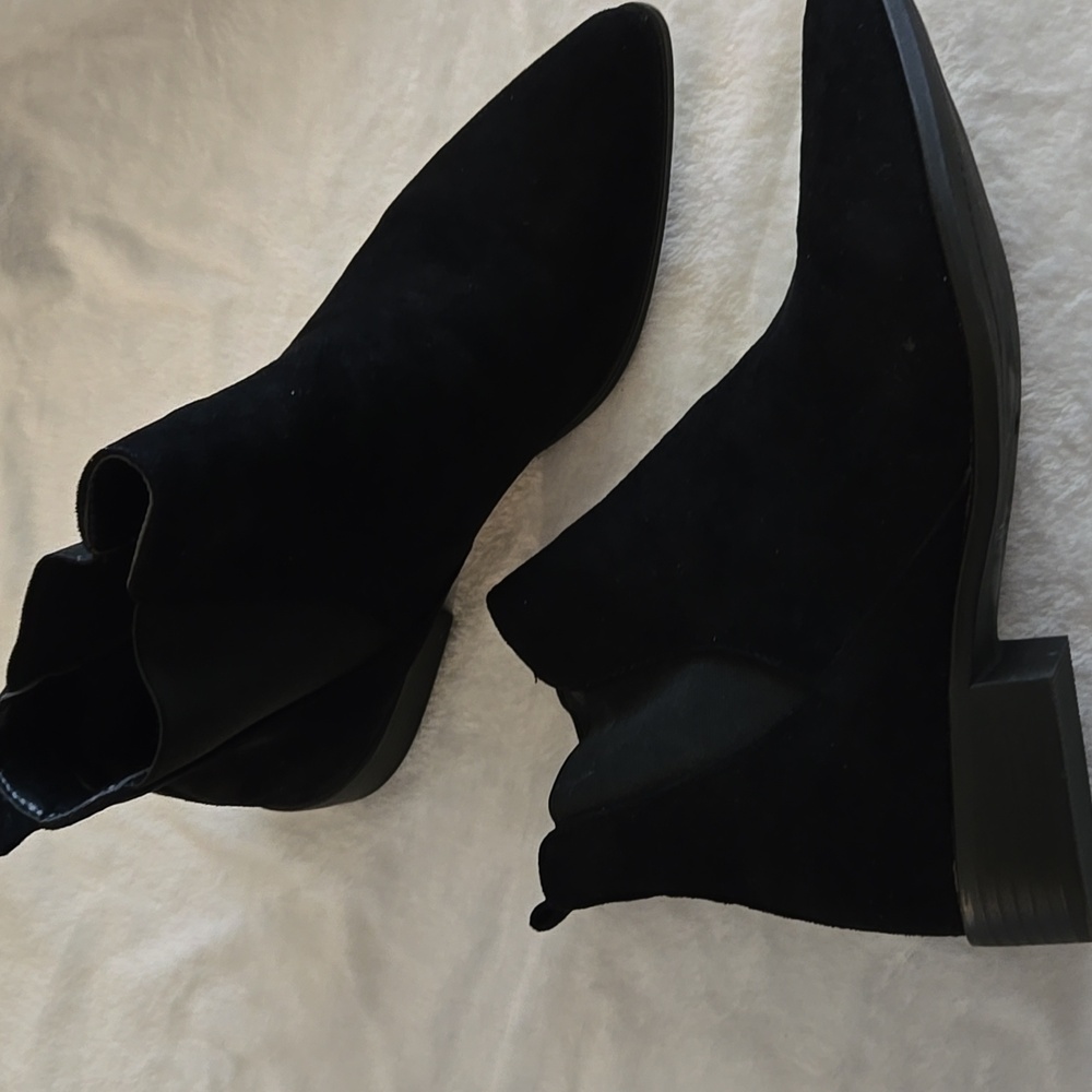 Seven7 Manhattan Ankle Chelsea Boots Sz 10 Faux Suede Slip On Pointy Toe Heeled